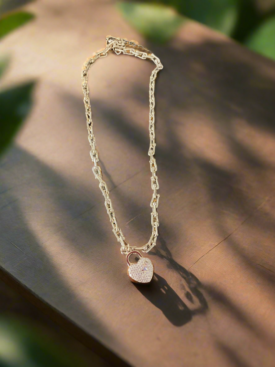 Heart pendant w/lock