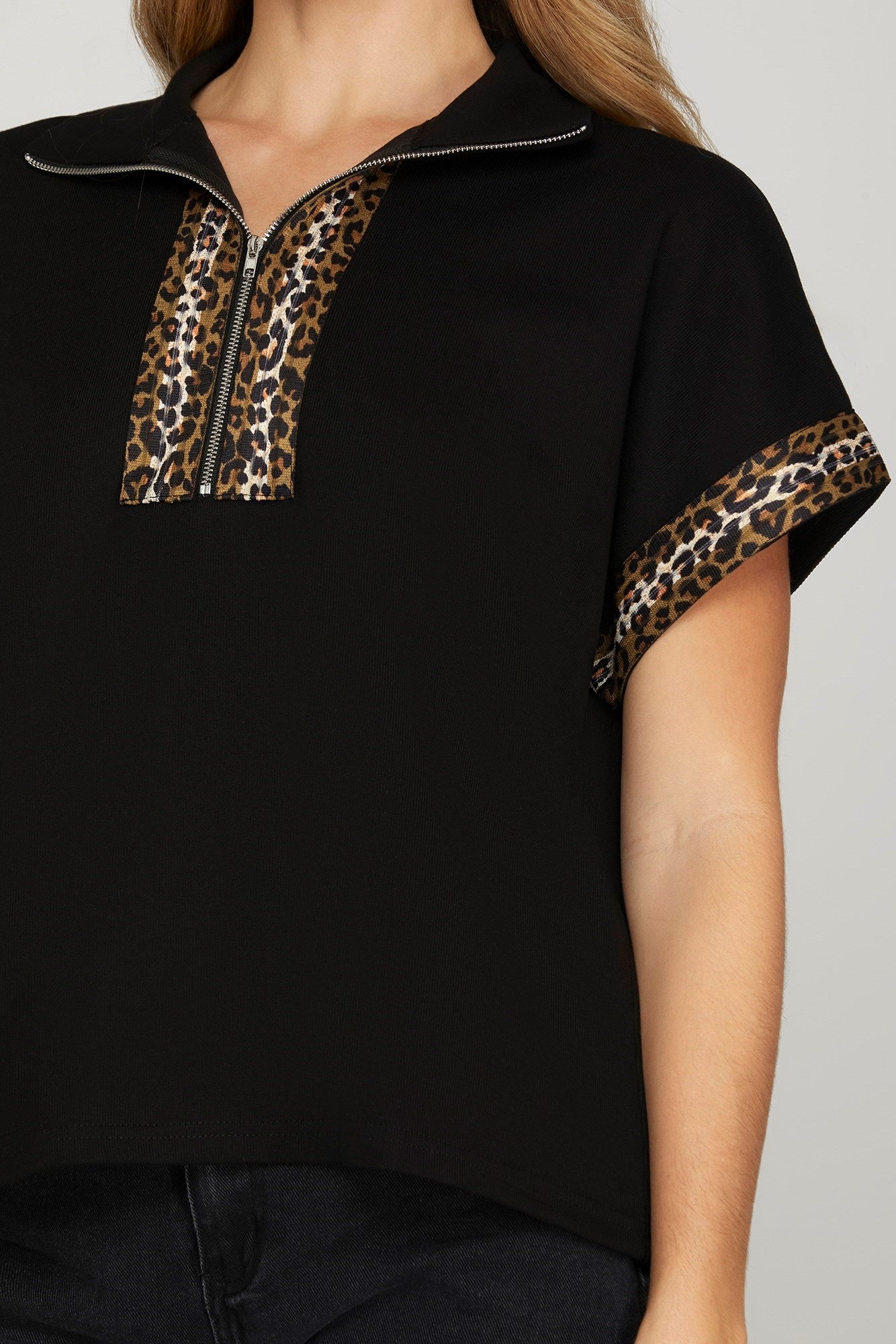 π€ Leopard Trim Quarter-Zip Top