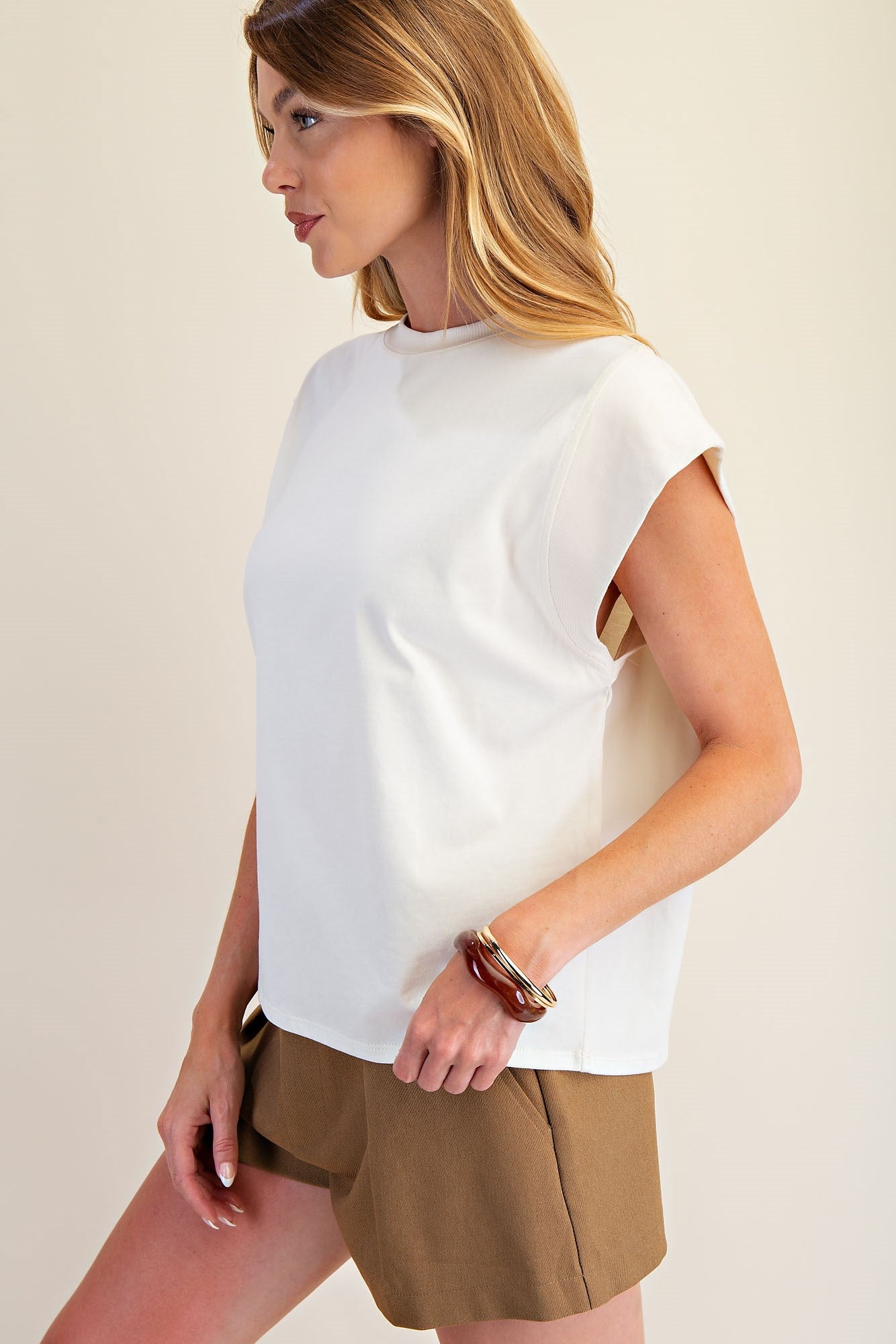 Round Neck Sleeveless Tops