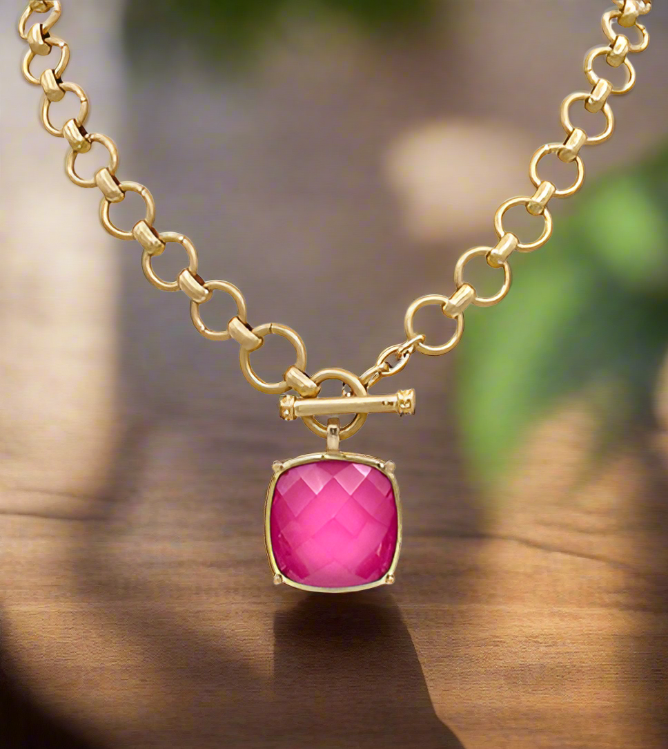 Gold Link Necklace with Fusha Pendant