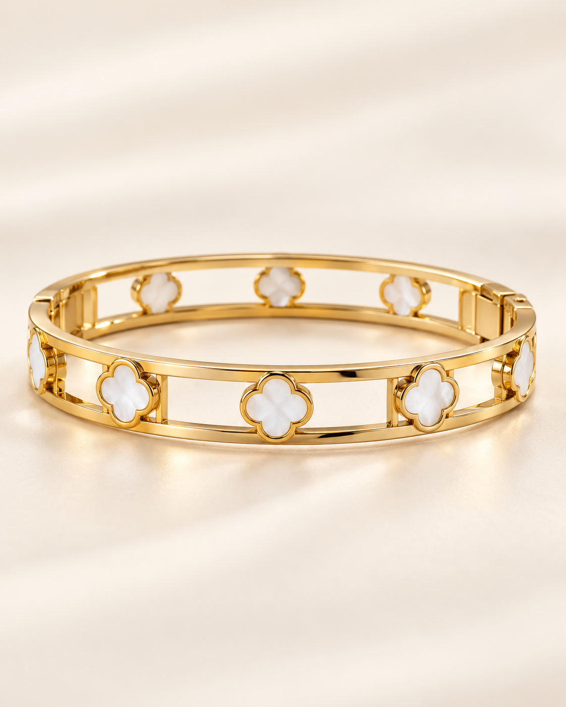 The Aurelle Clover Bang