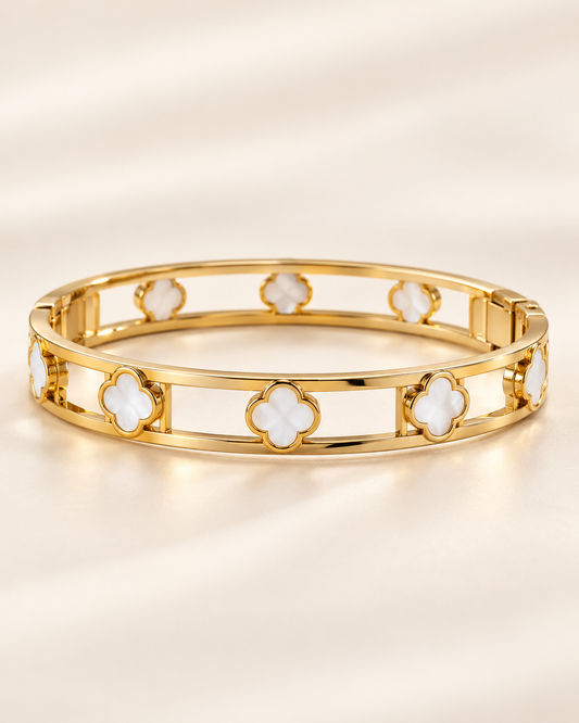 The Aurelle Clover Bang