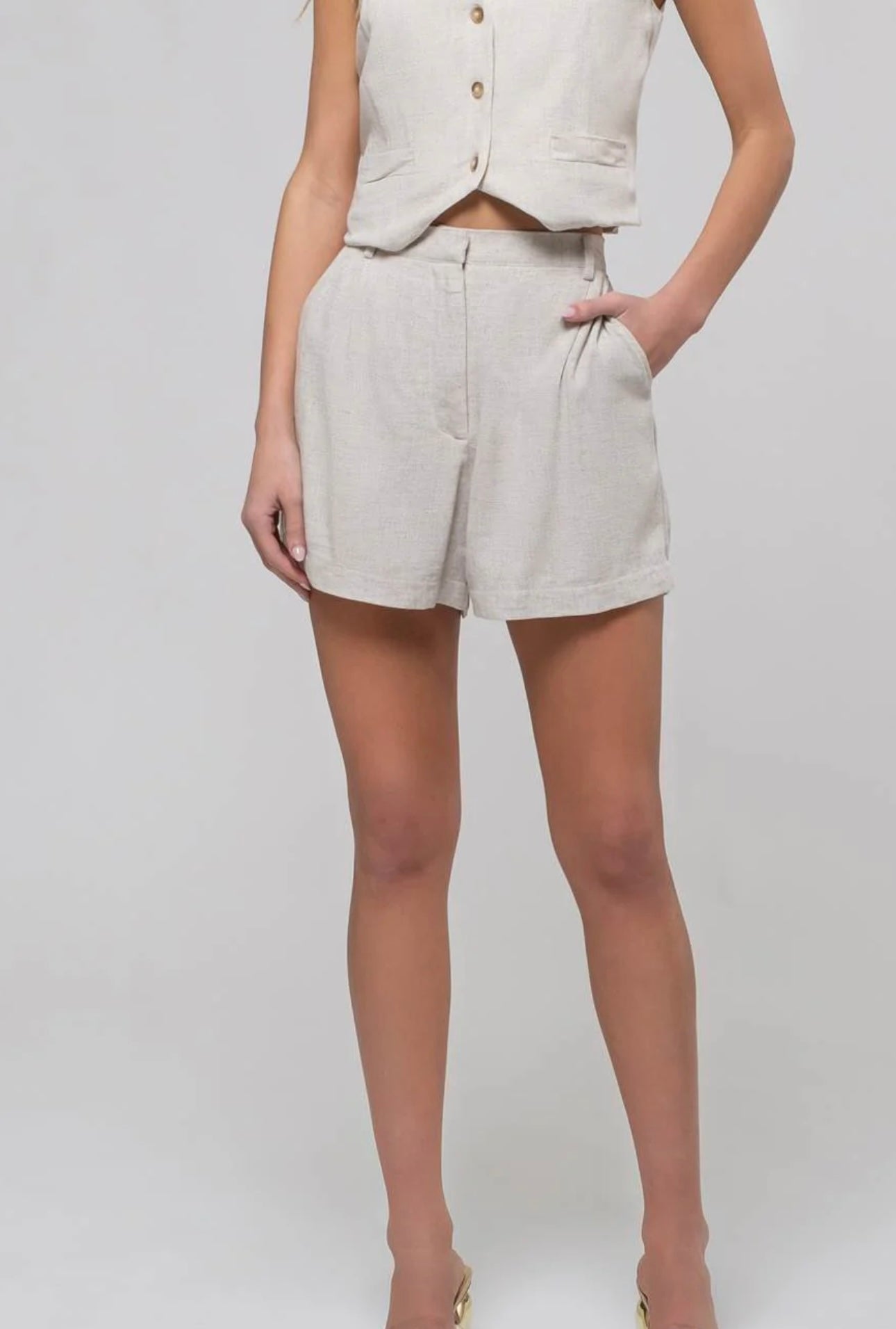 Linen pleaded shorts